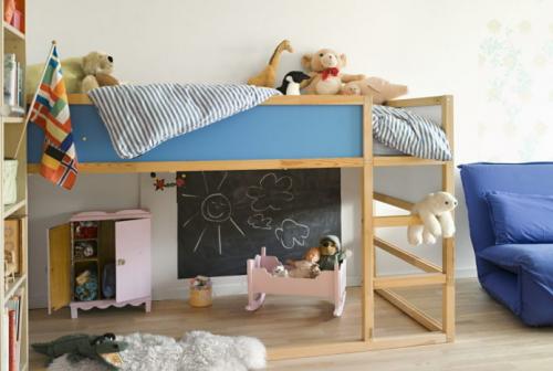 Спальни дизайн с деревянной кроватью. Дизайн спальни в деревянном доме 02
