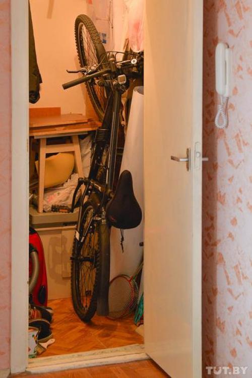 Велосипед хранение В квартире.  В кладовке