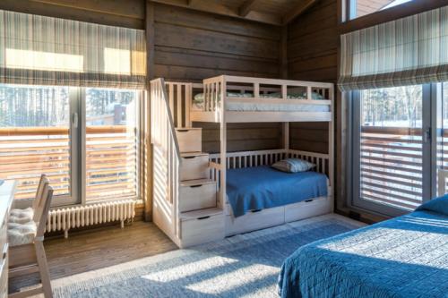 Спальни дизайн с деревянной кроватью. Дизайн спальни в деревянном доме 04