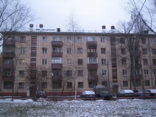 Панельная 5 этажка. Почему в СССР строили дома именно в 5 и 9 этажей?