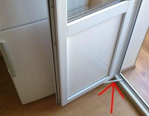 Как установить гребенку на балконную дверь. Как установить ограничитель для окна или двери самостоятельно