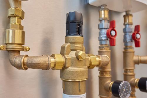 Как спрятать трубы отопления на кухне: практические советы 07