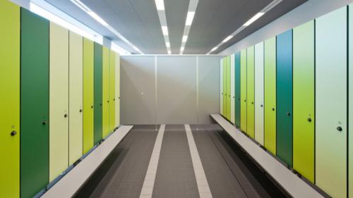 Из каких материалов изготавливаются пятисекционные открытые шкафы для раздевалки. Виды шкафов для раздевалок