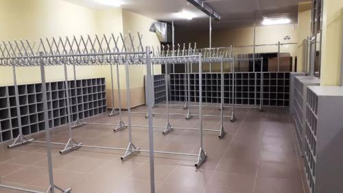 Шкафчики открытые для раздевалок в школу: выбор и установка 04 Шкафчики открытые для раздевалок в школу: выбор и установка 04