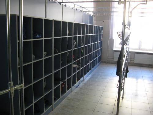 Шкафчики открытые для раздевалок в школу: выбор и установка 03 Шкафчики открытые для раздевалок в школу: выбор и установка 03