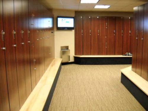 Из каких материалов изготавливаются открытые шкафчики для раздевалок. Виды шкафов для раздевалок