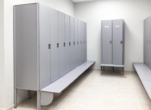 Как выбрать открытый шкаф для раздевалки: советы и рекомендации 01