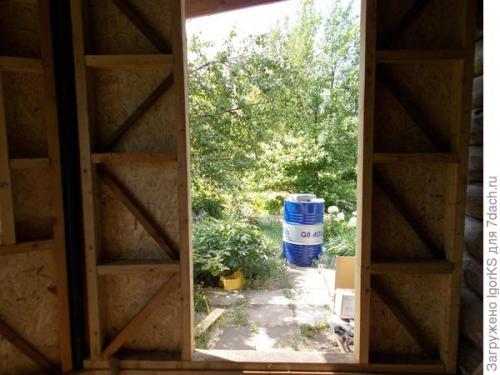 Как правильно выравнивать окно во время установки. Как без проблем установить окно точно по уровню в деревянный проём