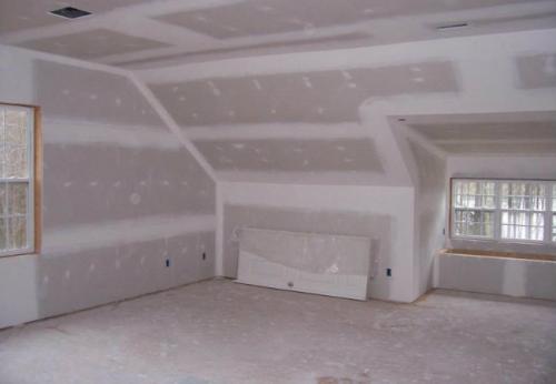 Какие преимущества имеет внутренняя обшивка деревянного дома гипсокартоном. Выравнивание гипсокартоном стен и потолков дома из дерева