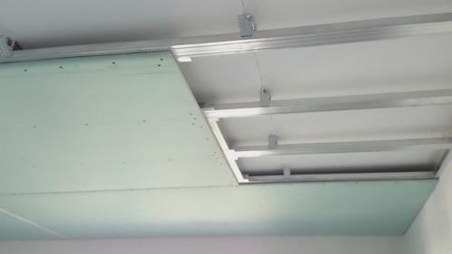 Какие проблемы могут возникнуть при креплении гипсокартона к деревянному потолку и как их устранить. Крепление к каркасу из оцинкованных профилей