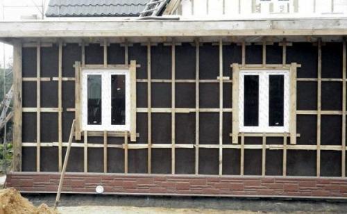 Как сделать обрешетку из бруса без подвесов устойчивой. Обрешетка для сайдинга из бруса или металлического профиля – плюсы и минусы