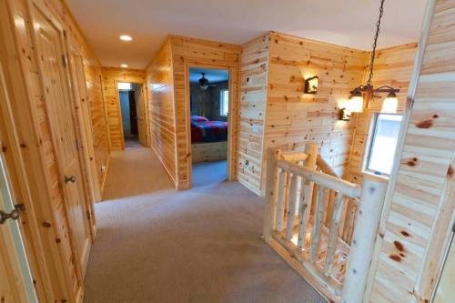 Какие инструменты необходимы для крепления деревянной вагонки на гипсокартоне. Монтаж вагонки своими руками. Этапы монтажа вагонки подробно.