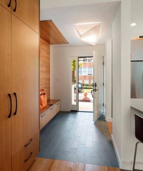 Как совместить нишу из гипсокартона с общим стилем прихожей. Ниша в прихожей: различные способы использования и их подсветка 94 фото