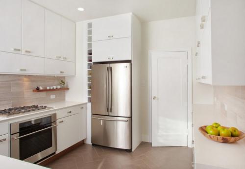 Можно ли встроить дополнительное хранение в нишу для холодильника. Зачем устанавливают холодильник в нише: четыре причины