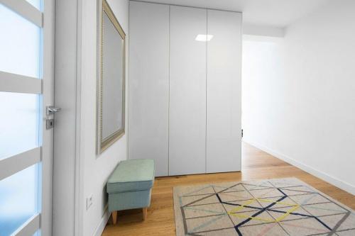 Какие цветовые решения рекомендуются для прихожей в нише коридора. Современный стиль