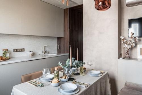 Кухня-ниша в коридоре: как обустроить удобное рабочее пространство 14