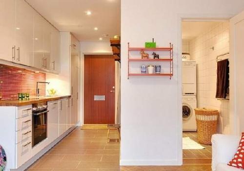 Кухня-ниша в коридоре: как обустроить удобное рабочее пространство 15