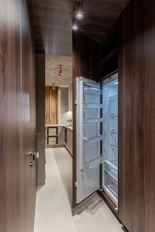 Кухня-ниша в коридоре: как обустроить удобное рабочее пространство 13