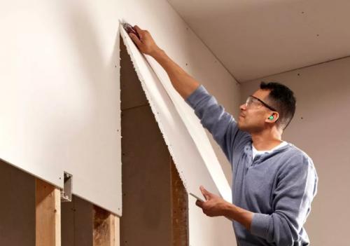 Какие материалы и инструменты необходимы для работы с гипсокартоном. Арсенал Мастера РУ предлагает Вам выборку лучших инструментов из предлагаемого нами ассортимента, обеспечивающих высокую производительность работ для тех, кто только собирает свой арсенал инструмента или кто хотел бы существенно повысить качество и скорость отделки (ремонта), используя современные технологии отделки по гипсокартону (для средних объемов работ - около 300-800 кв.м.):