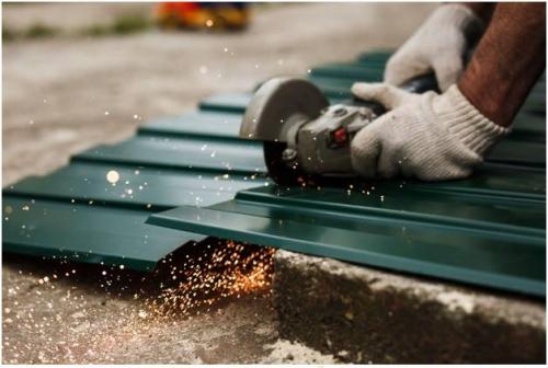 Какие инструменты необходимы для работы с профнастилом. 