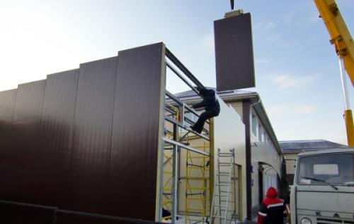 Какие самые распространенные ошибки при монтаже стенового профнастила. Типичные ошибки в монтаже стеновых панелей из профнастила