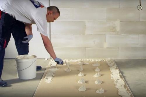 Как правильно прикрепить гипсокартон к стенам и потолку 11