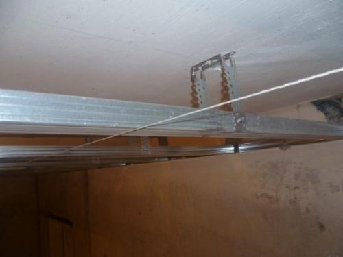 Как правильно прикрепить гипсокартон к стенам и потолку 15