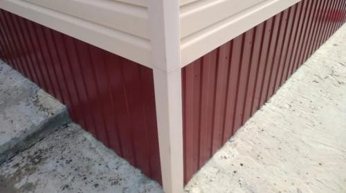 Какие дополнительные материалы нужны для отделки цоколя профлистом. Отделка фундамента профлистом