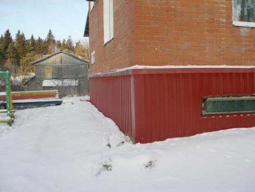 Можно ли использовать профлист для отделки цоколя своими руками. Виды профлиста для обшивки цоколя