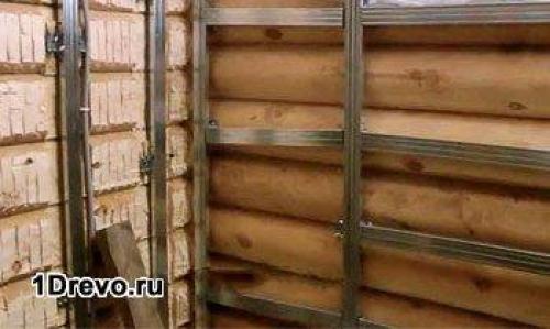 Какие особенности имеет гипсокартон на деревянную обрешетку по сравнению с другими видами облицовочных материалов. Достоинства и недостатки. Проблемы при внутренней отделке