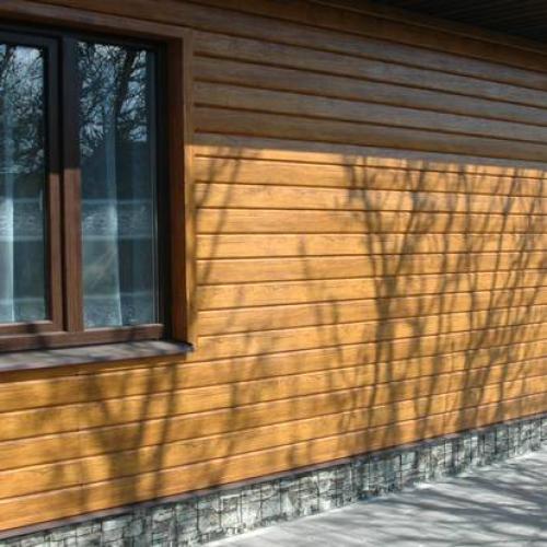 Какие материалы используются для изготовления металлического сайдинга под дерево