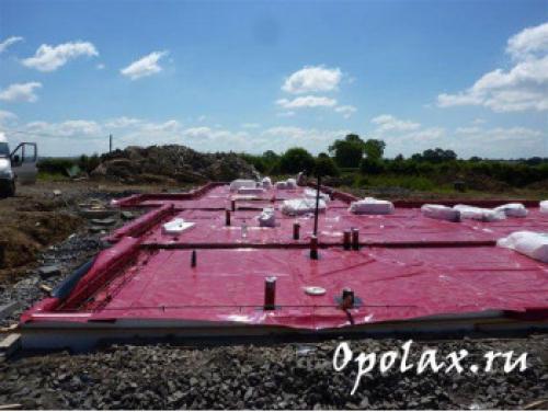 Как правильно укладывать изоляционный материал для фундамента для утеплённой шведской плиты. Утепленная шведская плита – технология устройства по этапам