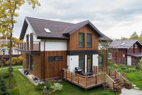 Какие особенности есть у теплой крыши в сравнении с обычной кровлей. Особенности применения