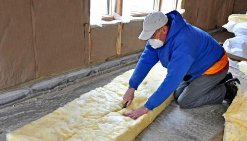 Какие материалы являются наиболее простыми в установке для утепления крыши частного дома. Стекловата и эковата