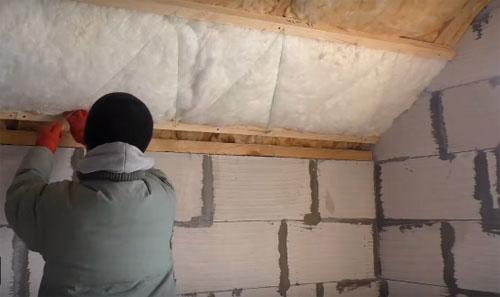 Как правильно уложить утепительную плёнку на мансардной крыше. Как утеплить мансарду для зимнего проживания – видео и нюансы проводимого процесса