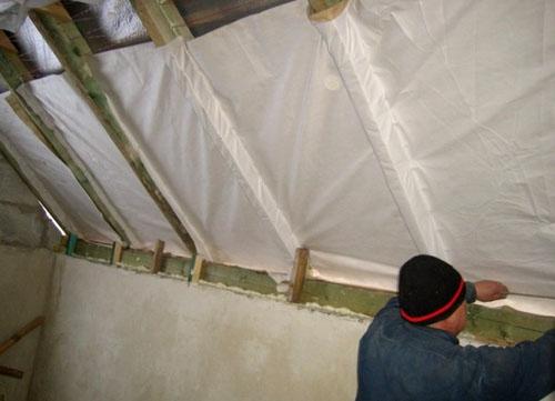 Как правильно уложить утепительную плёнку на мансардной крыше. Как утеплить мансарду для зимнего проживания – видео и нюансы проводимого процесса