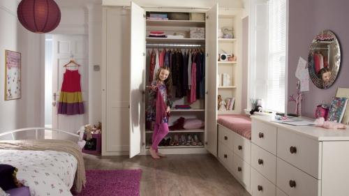 Какие варианты хранения вещей лучше всего подходят для детской комнаты. Как организовать удобную систему хранения вещей в детской комнате?