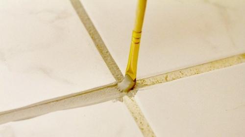 Как определить, что затирка для плитки в ванной устарела и нужно ее заменить. Не знаете, как обновить затирку на плитке в ванной? Пошаговая инструкция и лучшие способы