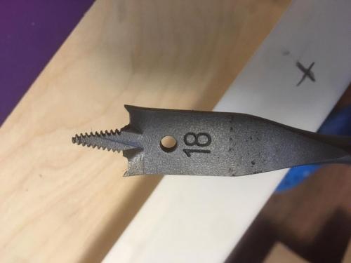 Как использовать плинтусы для маскировки труб отопления. Как производить монтаж труб в плинтусах. Показываю весь процесс